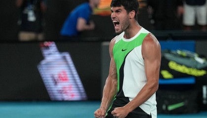 世界杯手机观看软件-五场一盘未失，阿尔卡拉斯3-0德米纳尔生涯首进澳网男单四强