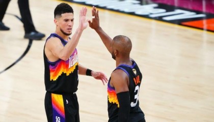 世界杯赛事直播下载-布克为太阳奠定开局基调 得分手也能化身防守大闸